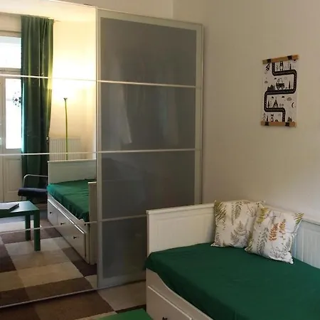 Chestnut Apartment *
